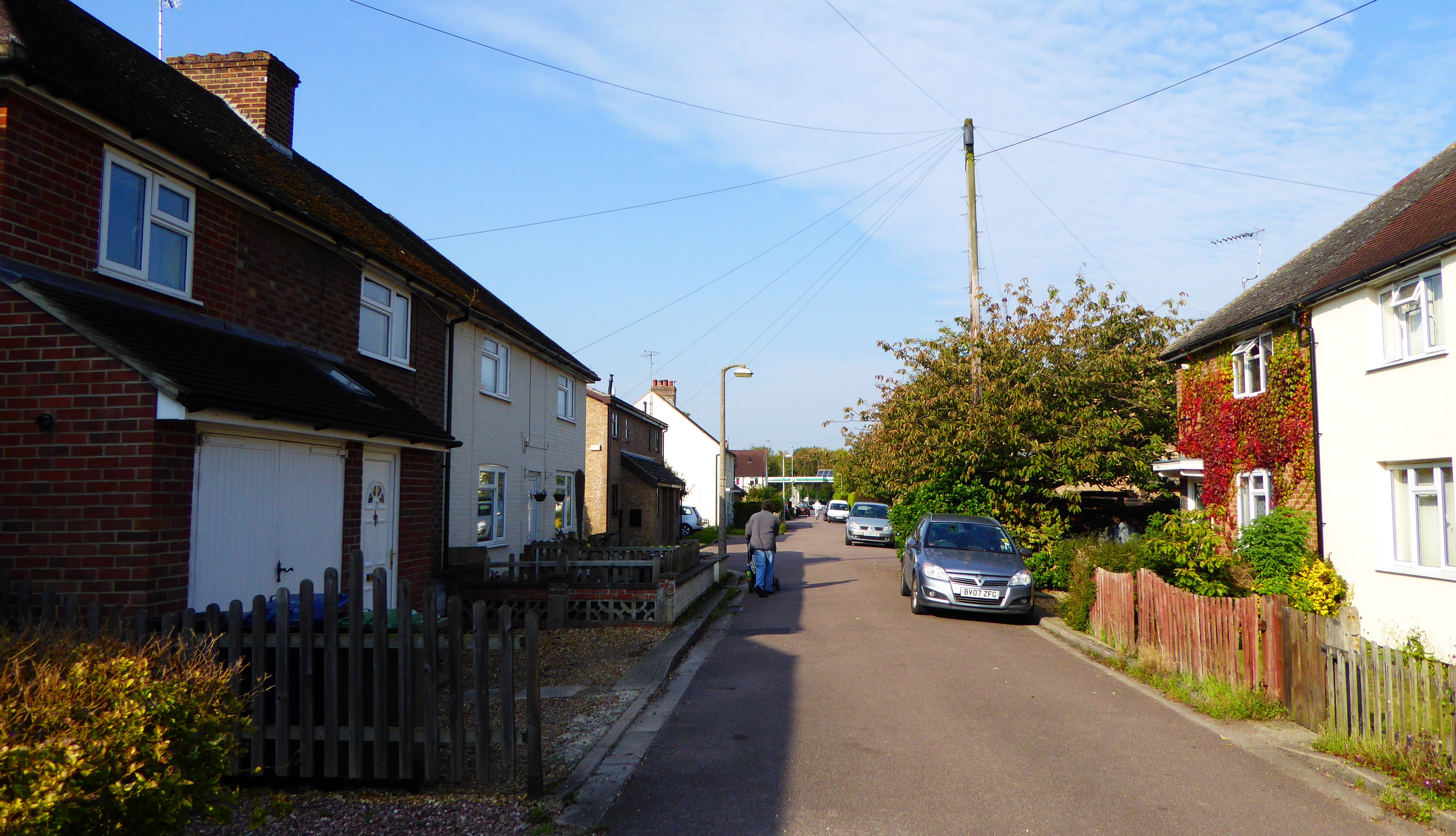 1990s council housing interspersed with 1930s in Manor Close