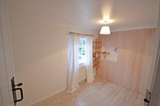 No 5's larger bedroom | on the market.com
