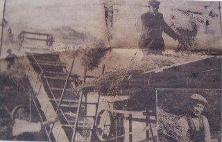 Oct 1951 C Thompson's farm 78 yr Fred Jordan stack Frank Swan loading 76 yr James Bye inset | (Deacon)
