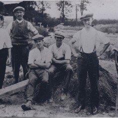 Stephens gravel pit diggers 1926-7 Persel Cornwell, Ted Bye, Tom Whitby, Frank Swan plus 2 others | (Deacon)