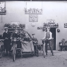Some of the Haylock family with bikes and side car in front of Three horseshoes lad second in from right is AubreyHaylock whose family ran pub | (Deacon)