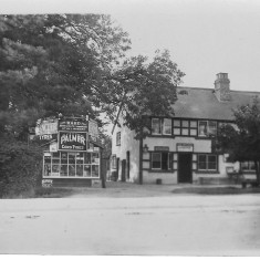 1930s: Cycle shop next to Three Horseshoes | (TG)