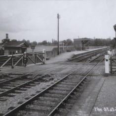 Looking towards Cambridge form level crossing | (Deacon)
