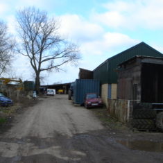 pbe00q-01-willow-farm-button-end-2015-griffin Driveway into willow Farm 2015 | (Griffin)