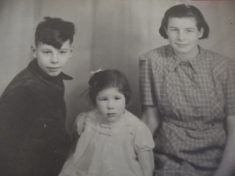 Alan, Wendy & Mary Farrington 1942