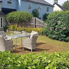 Royston Rd; preparing for afternoon tea celebration on lawn | (Linda Churchman)