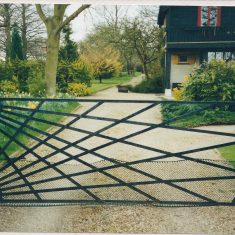 PNROZE.022 Sunbourn gate produced by Harry Lawrance blacksmith work (Deacon) Sunbourn gate produced by Harry Lawrance blacksmith work (Deacon) | (Deacon)