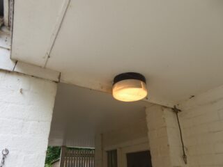 PLR067.04 No 67 London Rd, old surgery light still there June 2016 (roadley) 2 No 67 London Rd, old surgery light still there June 2016 | (Roadley)