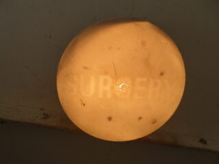 PLR067.05 No 67 London Rd, old surgery light still there June 2016 (roadley) 1 No 67 London Rd, old surgery light still there and working June 2016 | (Roadley)
