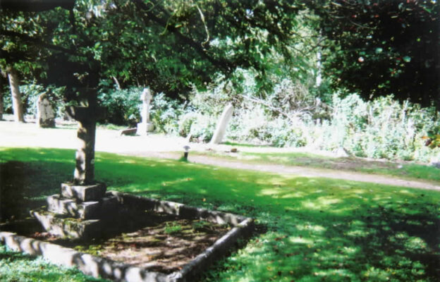 Richman & Harriet's grave (Mike Mellor)